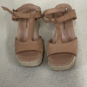 EUC woman’s lucky brand wedged sandals